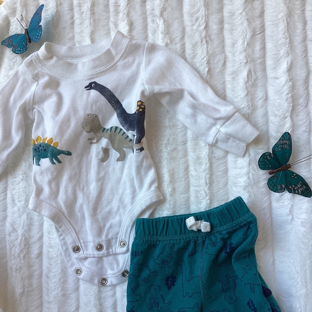 Carter’s Newborn baby boy 2 piece gently used outfit